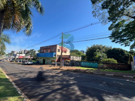 Área à venda na Avenida das Cataratas...